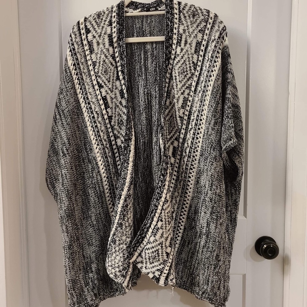 Black and white shawl